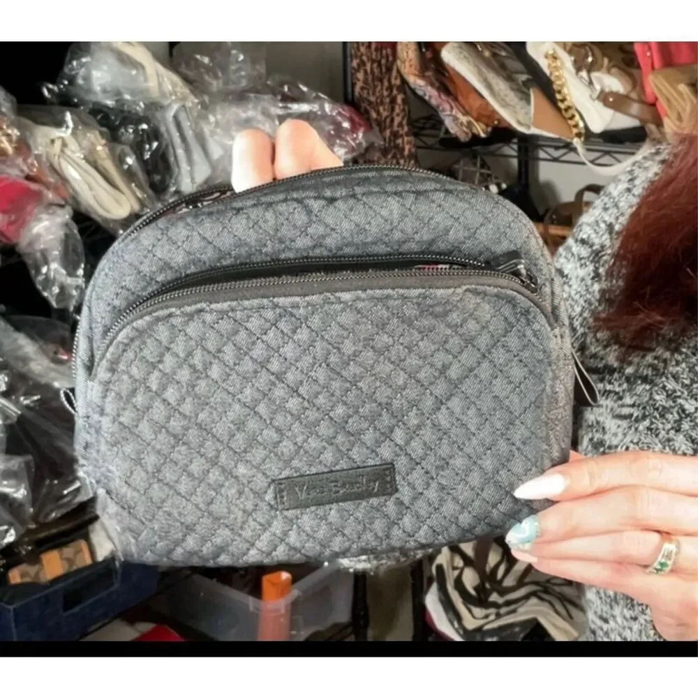 VERA BRADLEY - EUC Iconic Medium Cosmetic Bag/Travel Case in Blue/Grey Denim
